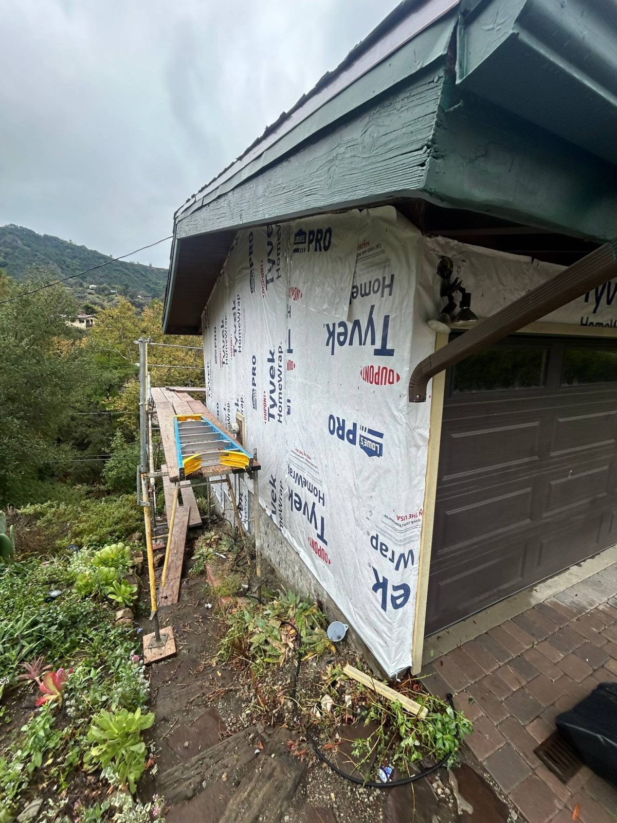 Garage wall wrapped, corners and the base flashed.